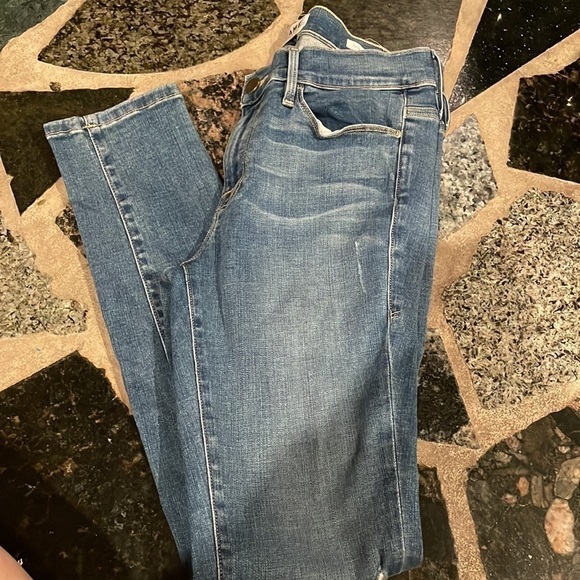 FRAME
Le Skinny de Jeanne Jeans - Picture 6 of 6